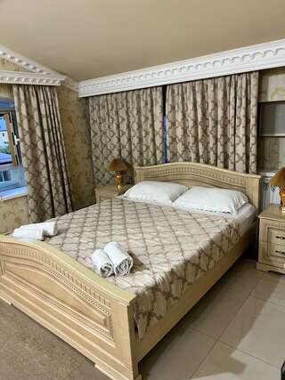 Гостиница Гранд Отель Горячий Ключ Улучшенный номер с кроватью размера «queen-size»-7