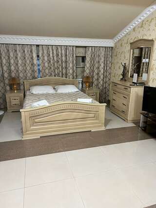 Гостиница Гранд Отель Горячий Ключ Улучшенный номер с кроватью размера «queen-size»-3