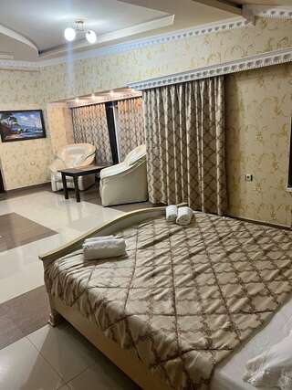 Гостиница Гранд Отель Горячий Ключ Улучшенный номер с кроватью размера «queen-size»-8